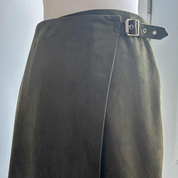 Banana Republic Olive Faux Suede Wrap Mini Skirt With Buckle and Pockets – US 4 - Picture 1 of 7